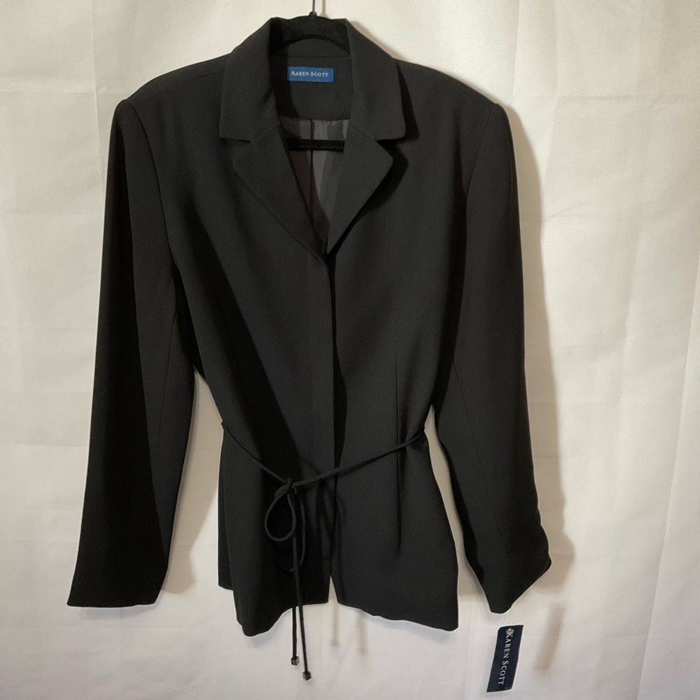 Karen Scott black belted suit jacket with hidden buttons NWT Size 16